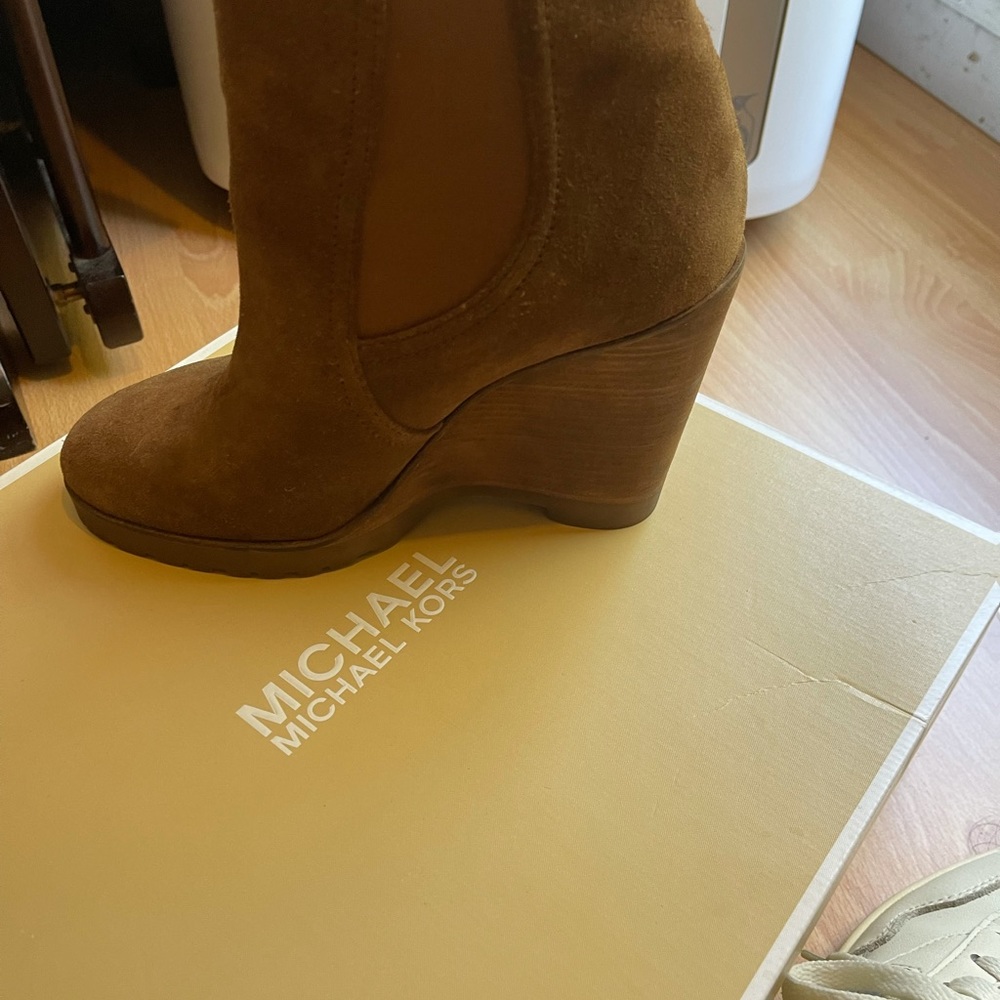 Michael Kors - Picture 2 of 4